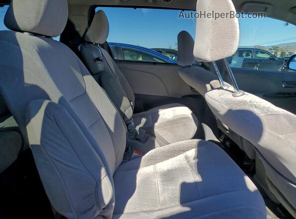 5TDKZ3DC6HS833525 2017 TOYOTA LE Silver Вид задньої частини салону