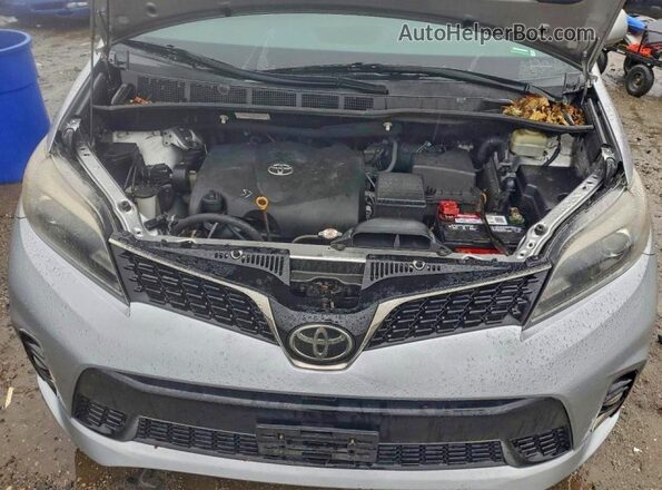 5TDXZ3DC6JS949870 2018 TOYOTA SIENNA Silver 