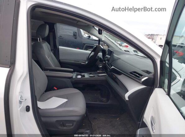 5TDYSKFC9SS156726 2025 TOYOTA LE White წინა სალონის ხედი