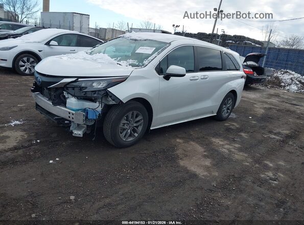 5TDYSKFC9SS156726 2025 TOYOTA LE White წინა მარცხენა ხედი სამი მეოთხედიდან