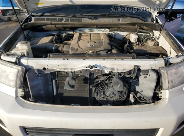 5TDYY5G14HS067510 2017 TOYOTA SEQUOIA White Widok komory silnika