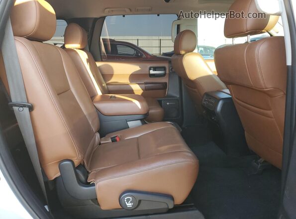 5TDYY5G14HS067510 2017 TOYOTA SEQUOIA White Widok wnętrza z tyłu