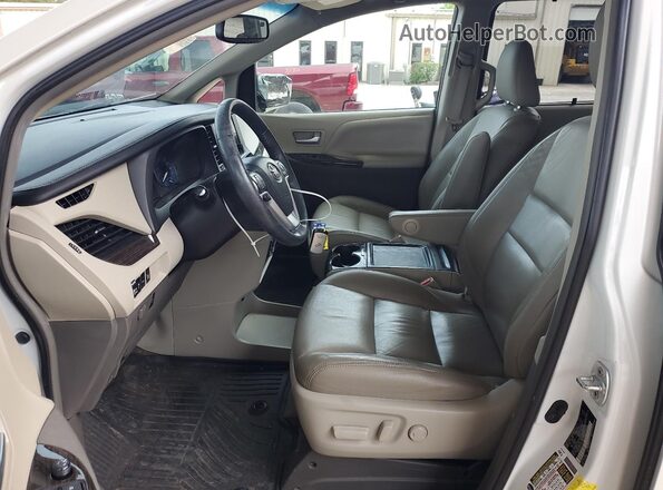 5TDYZ3DC4HS867912 2017 TOYOTA LE White წინა სალონის ხედი