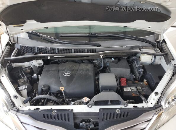 5TDYZ3DC4HS867912 2017 TOYOTA LE White უკანა სალონის ხედი