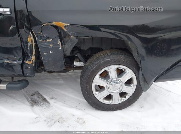 5TFAY5F17JX715215 2018 TOYOTA TUNDRA Black Widok z przodu