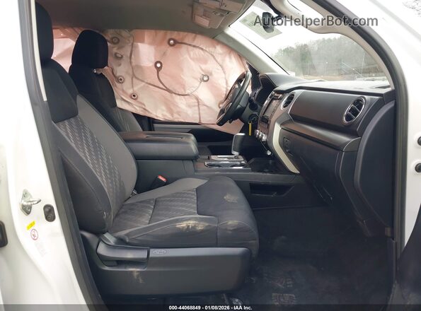 5TFDW5F15KX789169 2019 TOYOTA TUNDRA White წინა სალონის ხედი