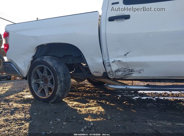 5TFDW5F17HX590827 2017 TOYOTA TUNDRA Белый 