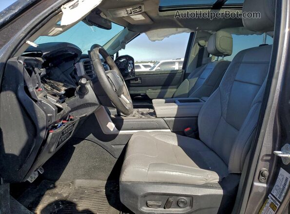 5TFJC5DB1PX036706 2023 TOYOTA LIMITED Silver Вид салону спереду