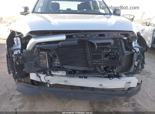 5TFLA5DB5PX095983 2023 TOYOTA TUNDRA Silver Դիմացի տեսք