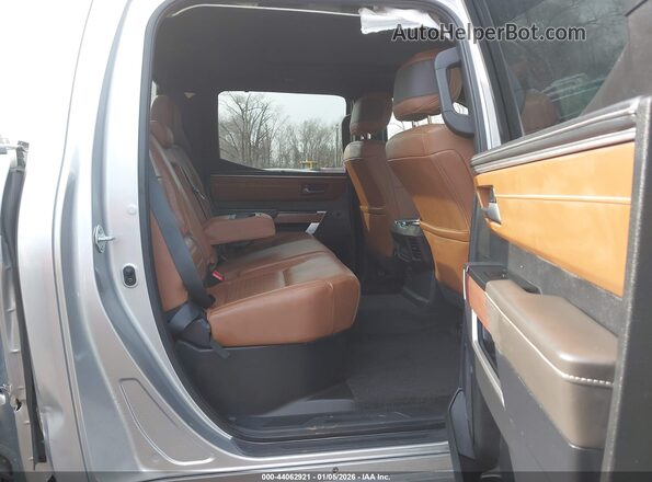 5TFMA5DB5NX030360 2022 TOYOTA TUNDRA Silver VIN կոդի պիտակի տեսք
