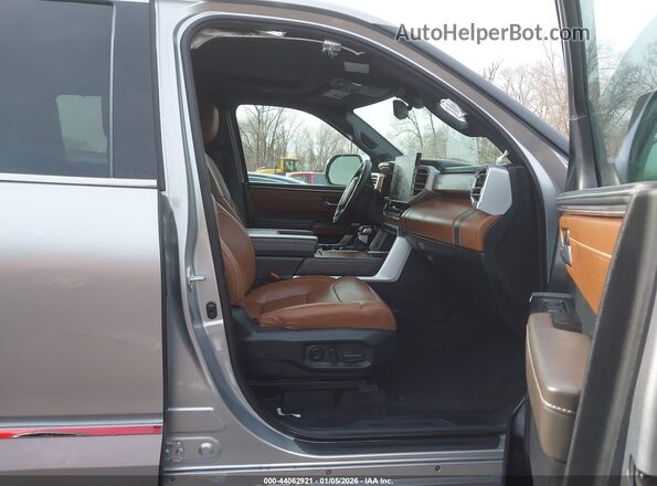 5TFMA5DB5NX030360 2022 TOYOTA TUNDRA Silver Սալոնի դիմացի տեսք
