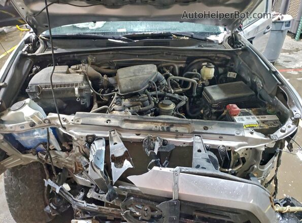 5TFSX5EN4GX045773 2016 TOYOTA TACOMA Silver Вид задньої частини салону