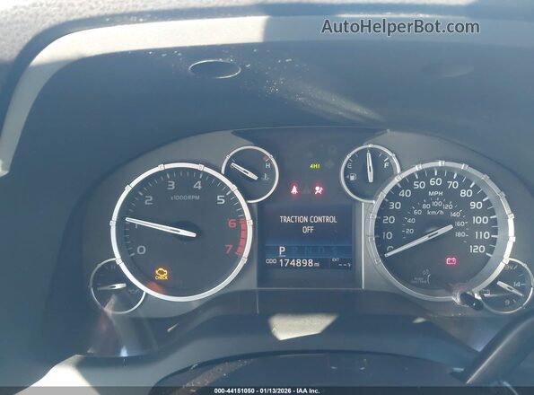 5TFUW5F16HX665985 2017 TOYOTA TUNDRA Red Widok tylnych siedzeń