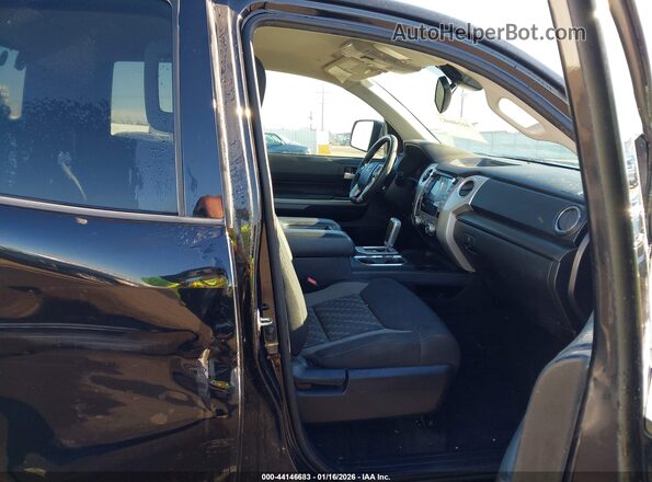 5TFUY5F10LX901646 2020 TOYOTA TUNDRA 4WD Black წინა სალონის ხედი