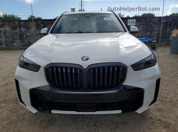 5UX13EU04R9W15502 2024 BMW X5 White Вид спереду
