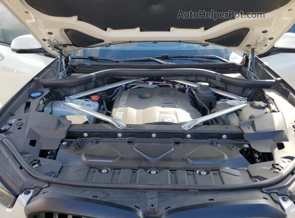5UX13EU04R9W15502 2024 BMW X5 White Вид підкапотного простору