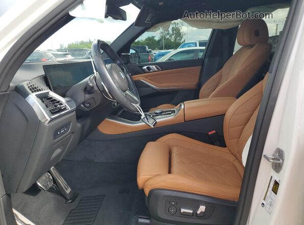 5UX13EU04R9W15502 2024 BMW X5 White Вид салону спереду