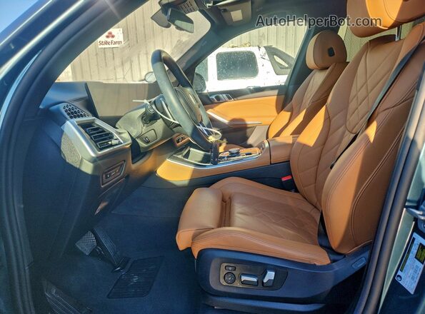 5UX13EU05S9Y43918 2025 BMW X5 Turquoise Front interior view