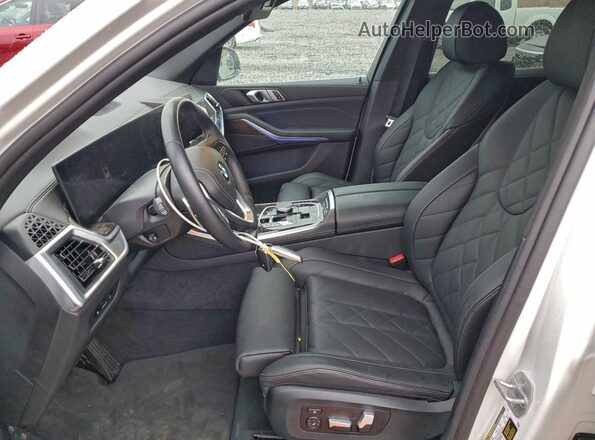 5UX13EU07R9T88841 2024 BMW X5 White წინა სალონის ხედი