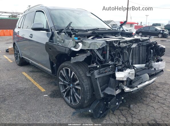 5UX23EM02S9W46547 2025 BMW X7 Silver 