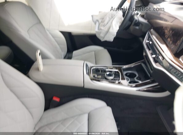 5UX23EM02S9W46547 2025 BMW X7 Silver Front interior view