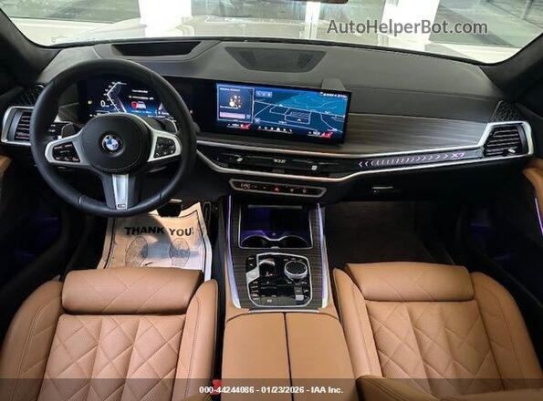 5UX23EM02T9158734 2026 BMW X7 White Вид задньої частини салону