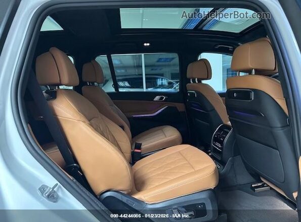 5UX23EM02T9158734 2026 BMW X7 White Вид наклейки з VIN-кодом