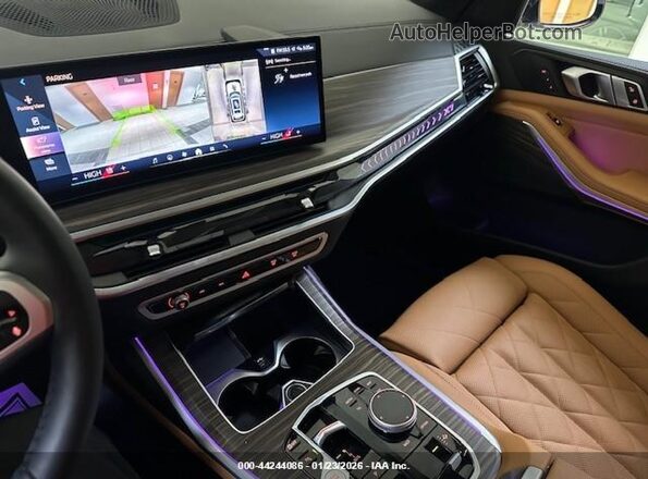 5UX23EM02T9158734 2026 BMW X7 White Вид щитка приладів