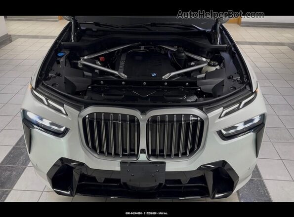 5UX23EM02T9158734 2026 BMW X7 White Вид ззаду