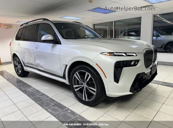 5UX23EM02T9158734 2026 BMW X7 White Вид спереду
