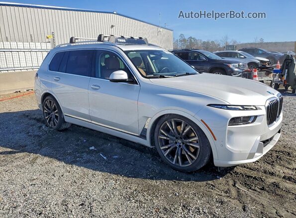 5UX23EM03P9R02086 2023 BMW X7 Белый Передняя правая четверть