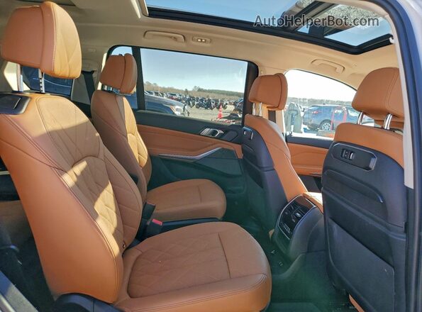 5UX23EM03P9R02086 2023 BMW X7 Белый Вид задней части салона