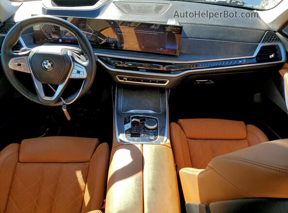5UX23EM03P9R02086 2023 BMW X7 Белый Вид панели приборов