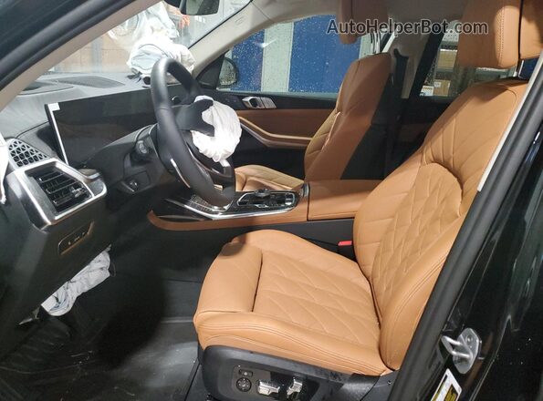 5UX23EM05T9024400 2026 BMW X7 Black Вид салону спереду