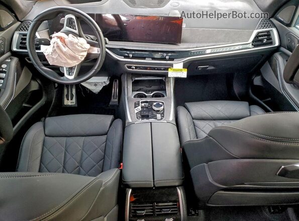 5UX23EM09R9U60255 2024 BMW X7 White Vista del salpicadero