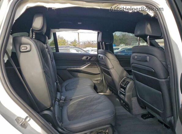5UX23EM09R9U60255 2024 BMW X7 White Vista interior trasera