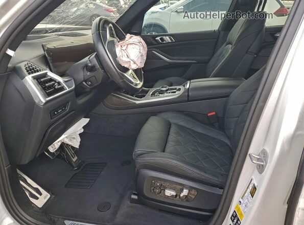 5UX23EM09R9U60255 2024 BMW X7 White Vista interior delantera