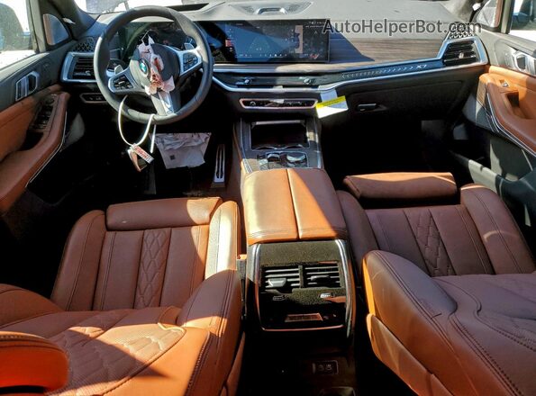 5UX23EM09T9045220 2026 BMW X7 Blue Вид панелі приладів