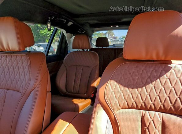 5UX23EM09T9045220 2026 BMW X7 Blue Вид задніх сидінь
