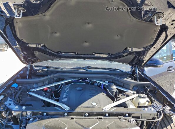 5UX23EM09T9045220 2026 BMW X7 Blue Вид підкапотного простору