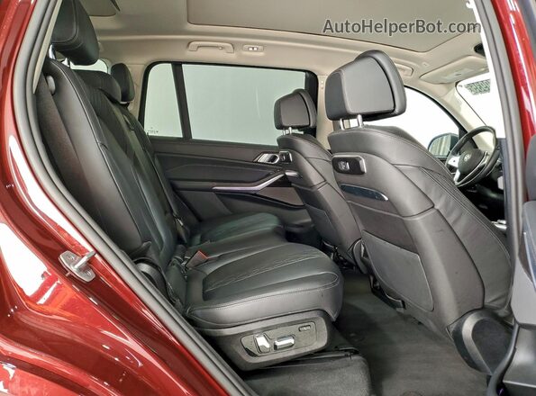 5UX23EM09T9065614 2026 BMW X7 Burgundy ძრავის განყოფილების ხედი