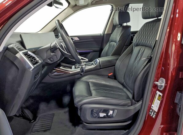 5UX23EM09T9065614 2026 BMW X7 Burgundy წინა პანელის ხედი