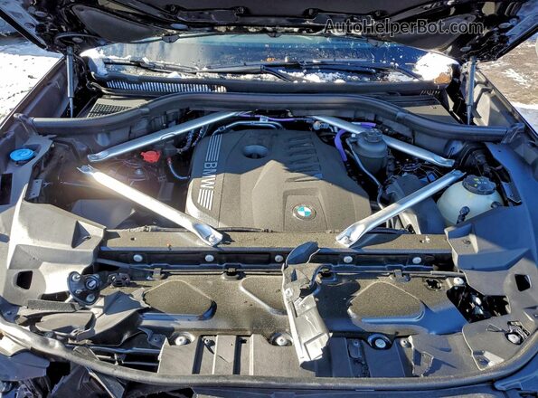 5UX23EU02T9050565 2026 BMW X5 Black Vista del compartimento del motor