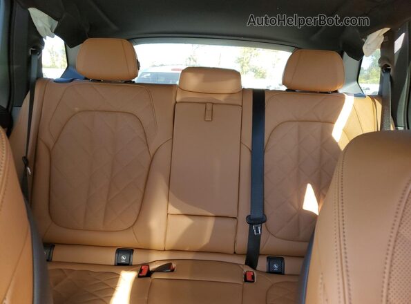 5UX23EU04S9Y21901 2025 BMW X5 White უკანა სავარძლების ხედი