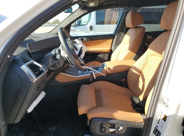 5UX23EU04S9Y21901 2025 BMW X5 White წინა სალონის ხედი