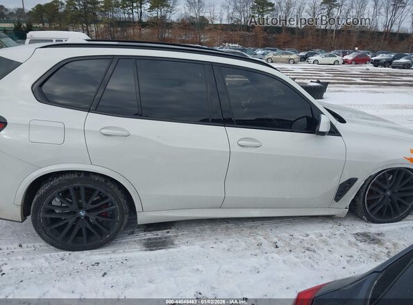 5UX23EU07R9T45539 2024 BMW X5 White Widok wnętrza z tyłu