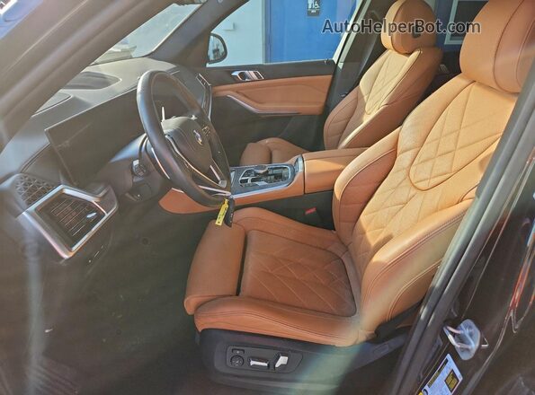 5UX23EU07R9U69309 2024 BMW X5 Black Front interior view