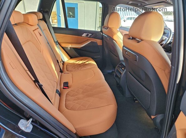 5UX23EU07R9U69309 2024 BMW X5 Black Rear interior view