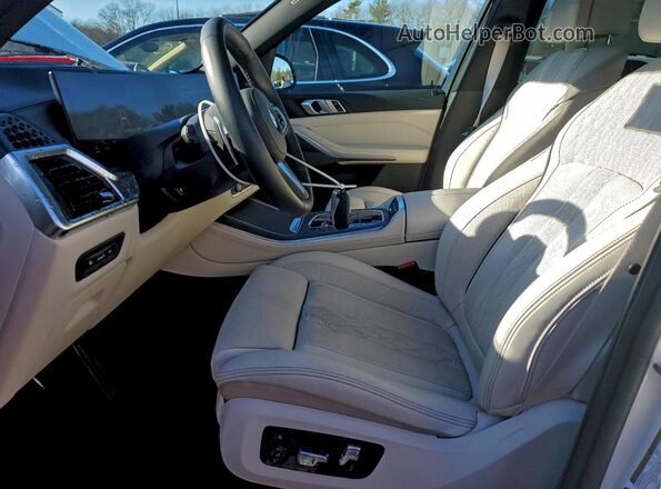 5UX23EU08S9Z37747 2025 BMW X5 White წინა სალონის ხედი