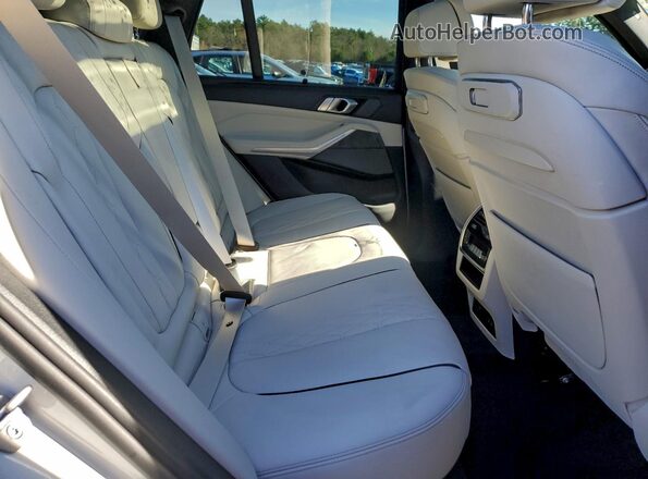 5UX23EU08S9Z37747 2025 BMW X5 White უკანა სავარძლების ხედი
